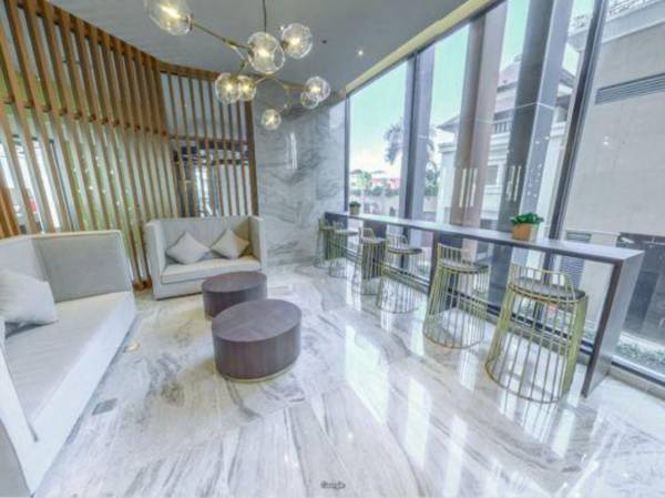 Hic at Night Bazaar 607