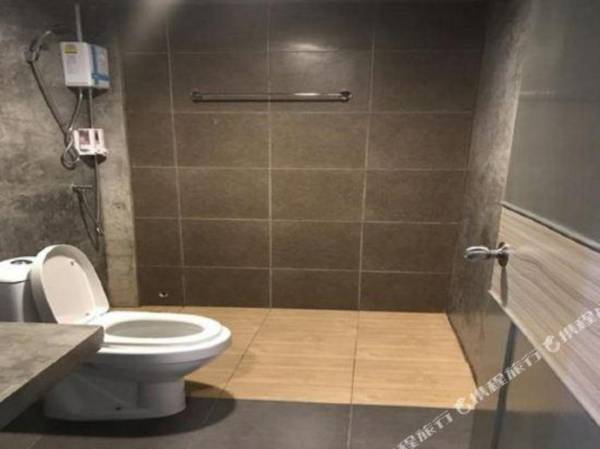 Takuapa Station Hotel