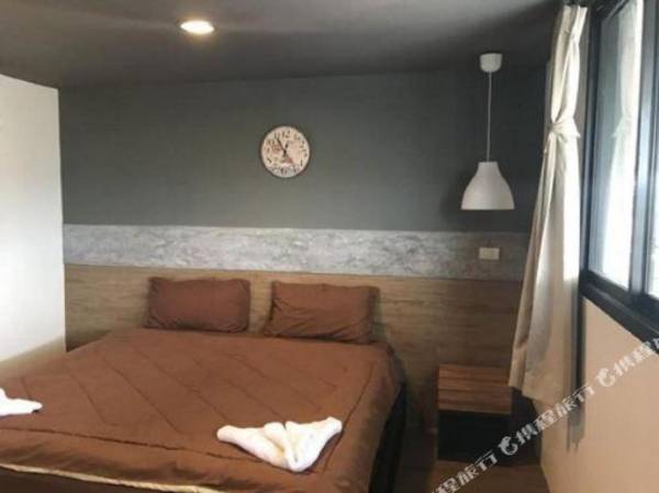 Takuapa Station Hotel