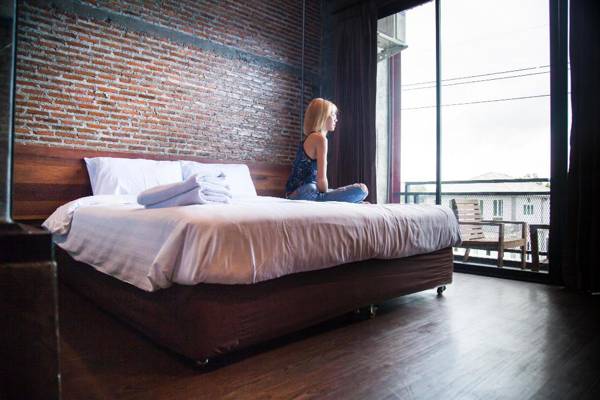 One Four Seven Hotel & Snooker Bar