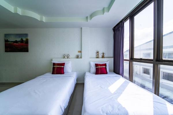 Vaccinated Staff - OYO 75377 Check In House