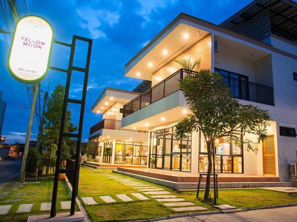 Yellow Moon Hotel