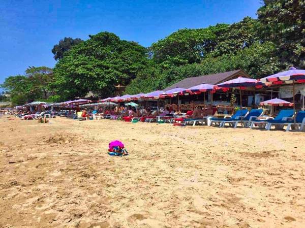 Phratamnak Inn - 100 meter from Beach