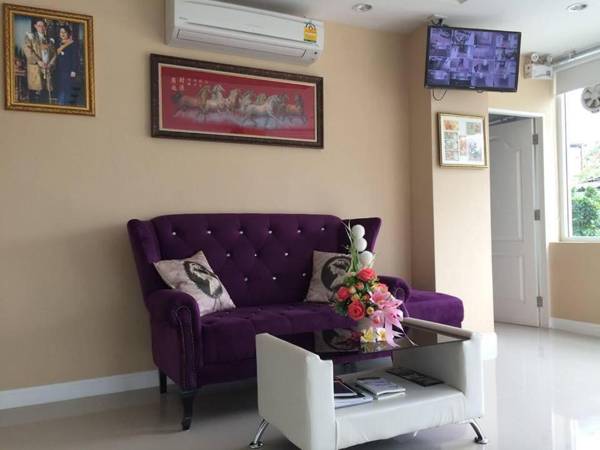 OYO 75389 Pandora House