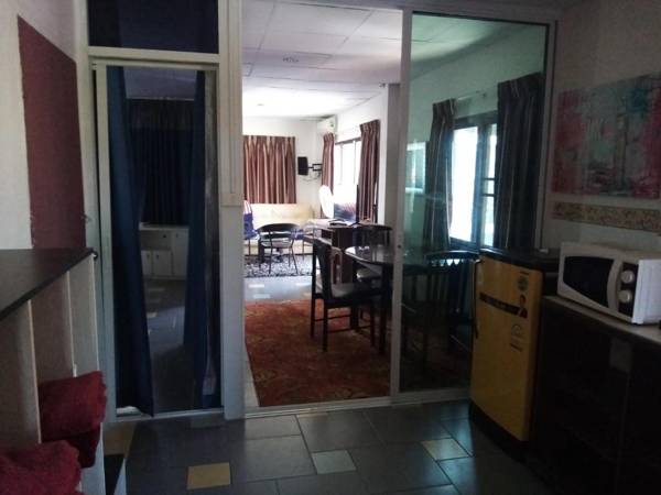 BEN & LEK GUESTHOUSE