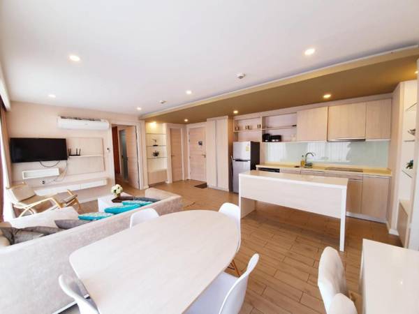 Seven Seas Condo by Pavel