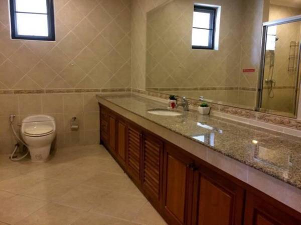 majestic Residence pool villa by korawan