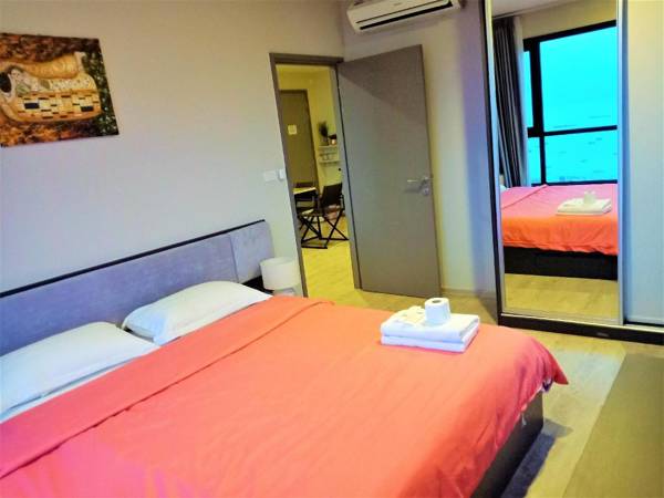 LLX condo @THE BASE   2 bedroom   city sea view