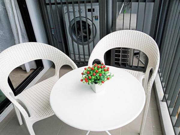 LLX condo @THE BASE   2 bedroom   city sea view