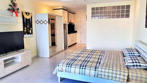 Jomtien Plaza residence large modern studio apartment