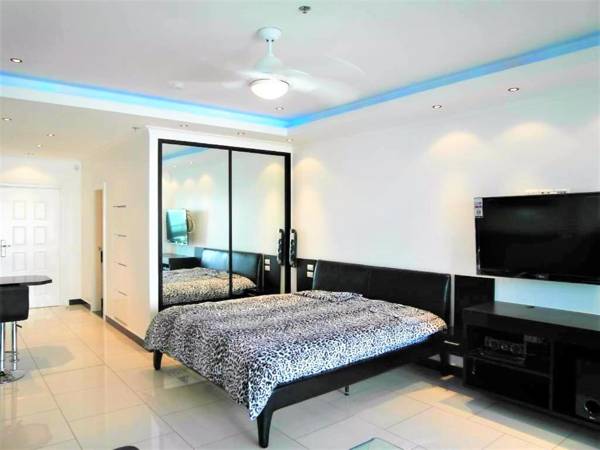 View Talay 8 Large studio apartment with sea view Pattaya