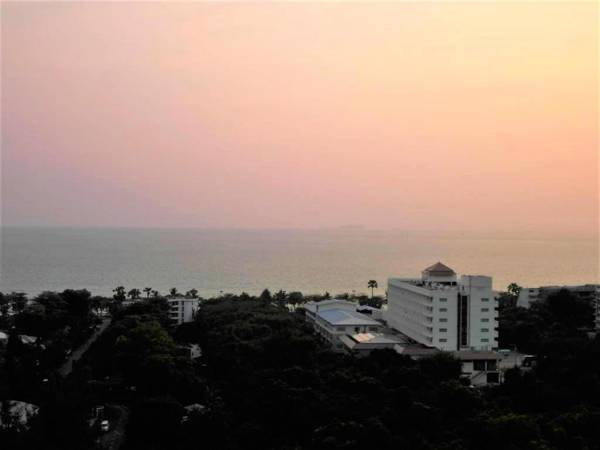 Sea view apartment Rimhad condominium Pattaya