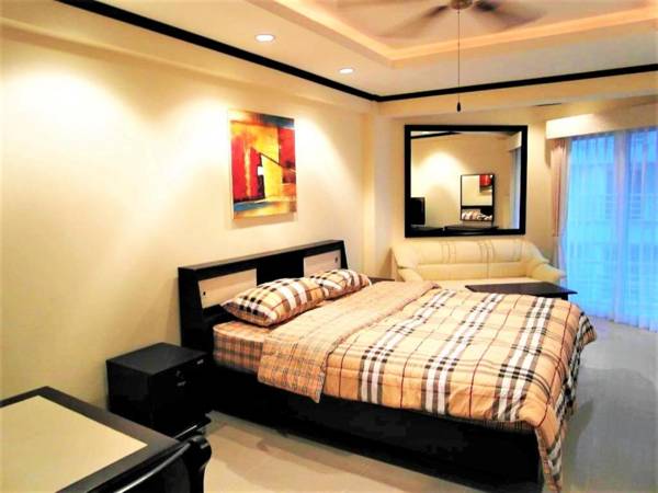 Sea view beach condo Jomtien Pattaya + Large pool