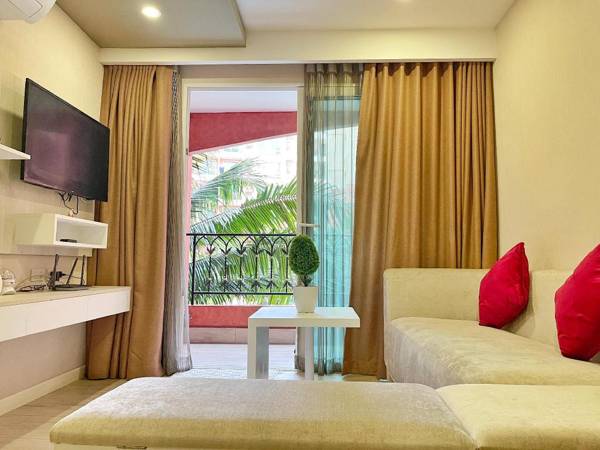 Entire Apartment with Pool View 