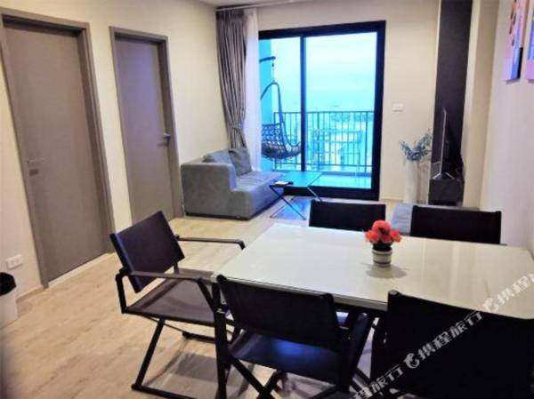 the base 2 bedroom apartment in the city center