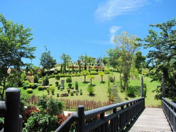 Dern Din Du Dao Resort