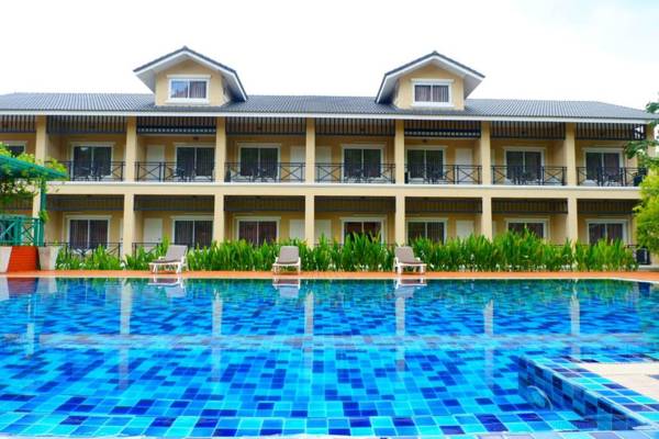 Palazzo Pavone Gallery & Resort