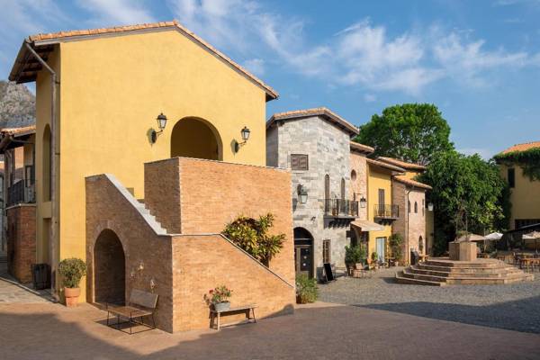 James Mandarin Khaoyai