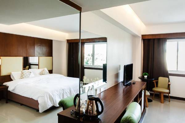 River Hotel