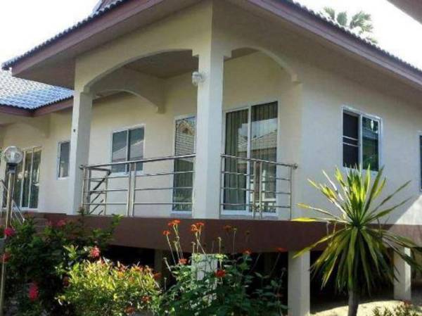 Krisada Beach Resort