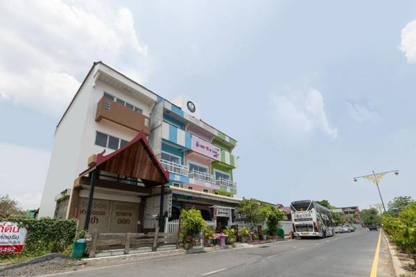 Vaccinated Staff - OYO 906 Bann One Love