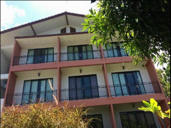MONTRA-NAKHON GUEST HOUSE