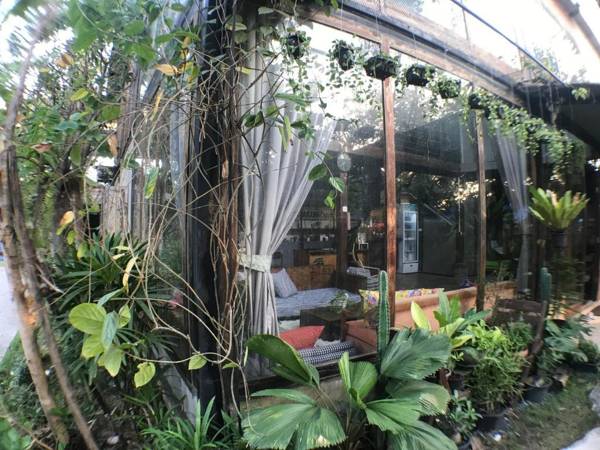 Laan Rab Lom Home & Cafe'