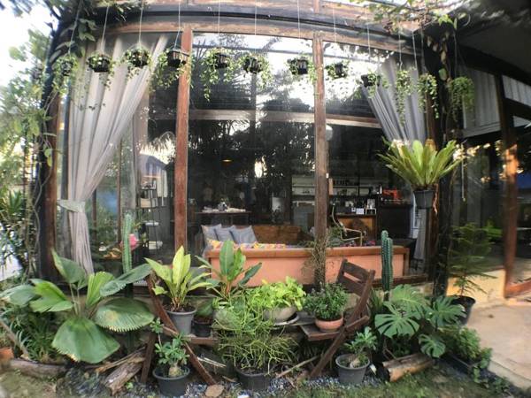 Laan Rab Lom Home & Cafe'