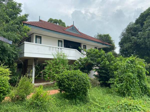 Reun suphan riverside resort