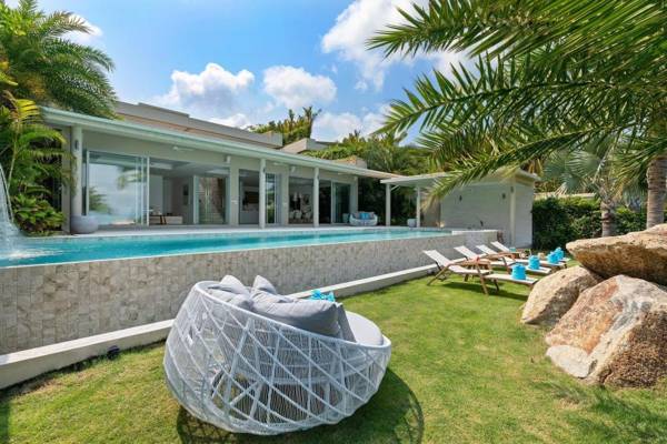 Blue Amber Beachfront Luxury Villa