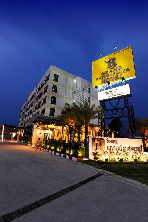 Grand Ratchapruek Hotel
