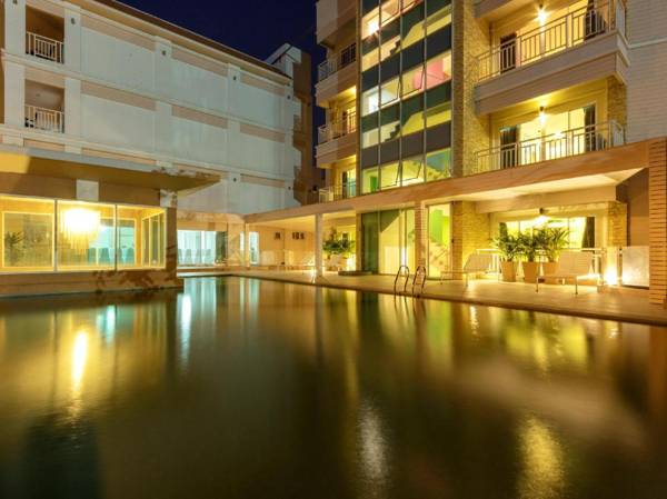 Nana Chat Bangsaen Hotel