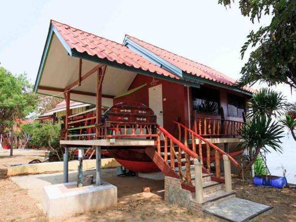 Koh Sichang Rimtalay Resort