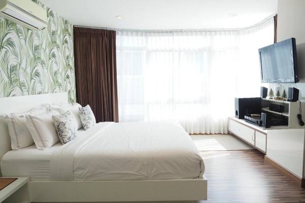 The Beach Bangsaen one-minute walk to the beach