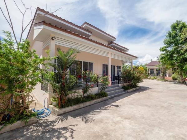 OYO 1048 Home And Garden Resort