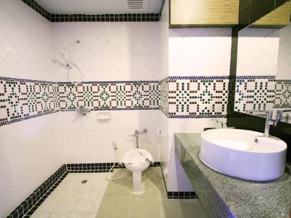 Thepnakorn Hotel (SHA Extra Plus)