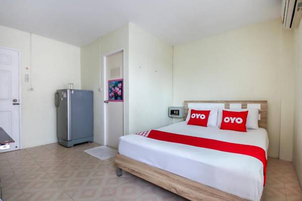 Vaccinated Staff - OYO 885 You And Me House