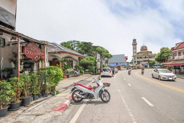 Vaccinated Staff - OYO 885 You And Me House