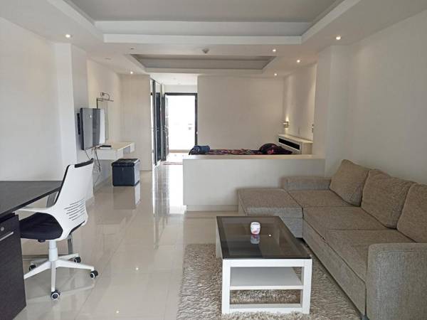 Workspace - Patong beach apartment for up to 4 person
