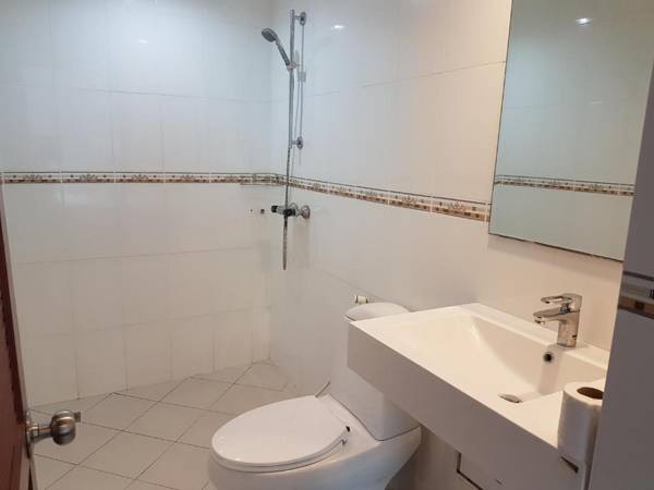 Welcome Inn Hotel @ karon Beach. Double room from only 600 Baht