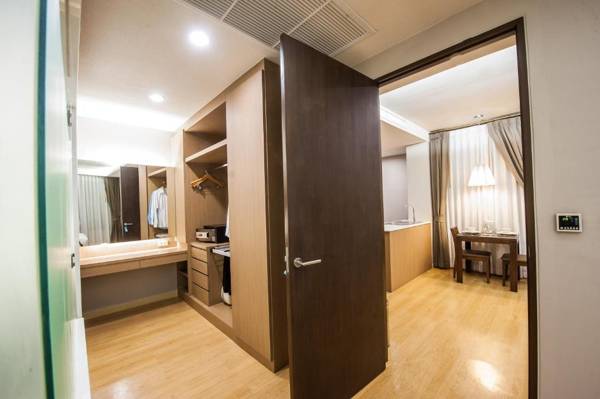 Burgundy Residence 304