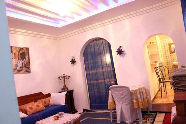 2 bedrooms appartement with terrace and wifi at Tunis 4 km away from the beach