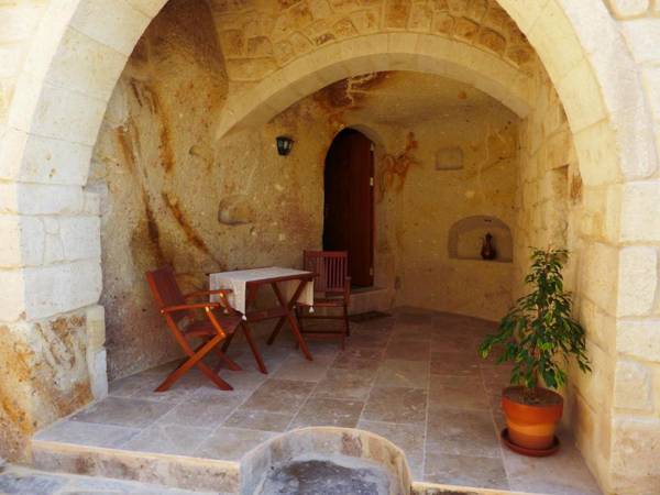 Canyon Cave Hotel (former Courtyard Cave Hotel )