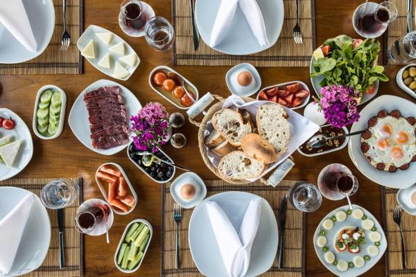 Maya Bistro Hotel & Beach