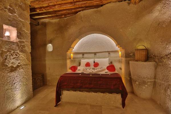 Abu Hayat Cave Suites