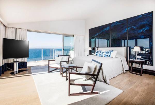 Charisma De Luxe Hotel