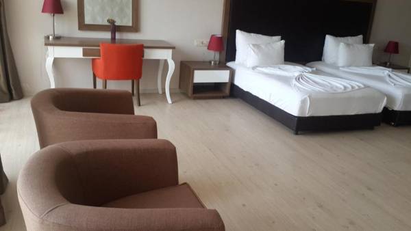 LADIES BEACH RESIDENCE FAMILY SUITES