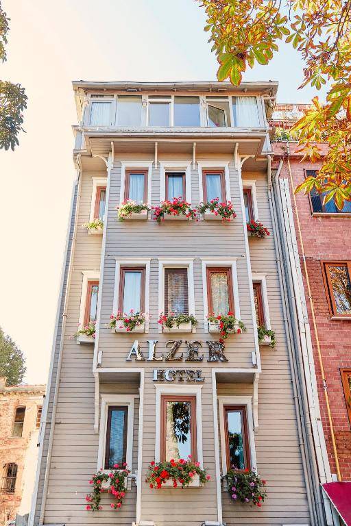 Alzer Hotel