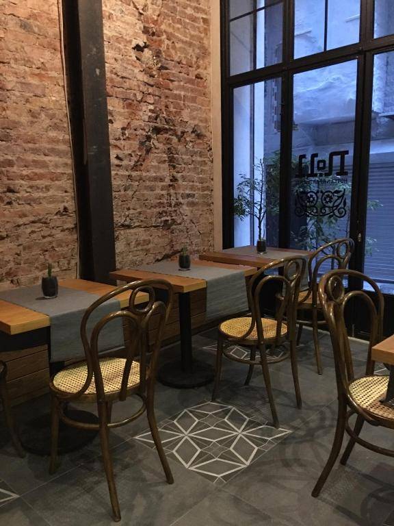 No11 Hotel & Apartments