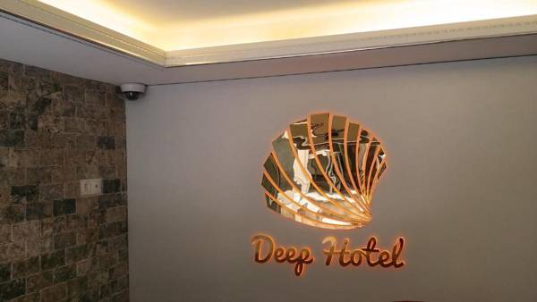 Deep Hotel